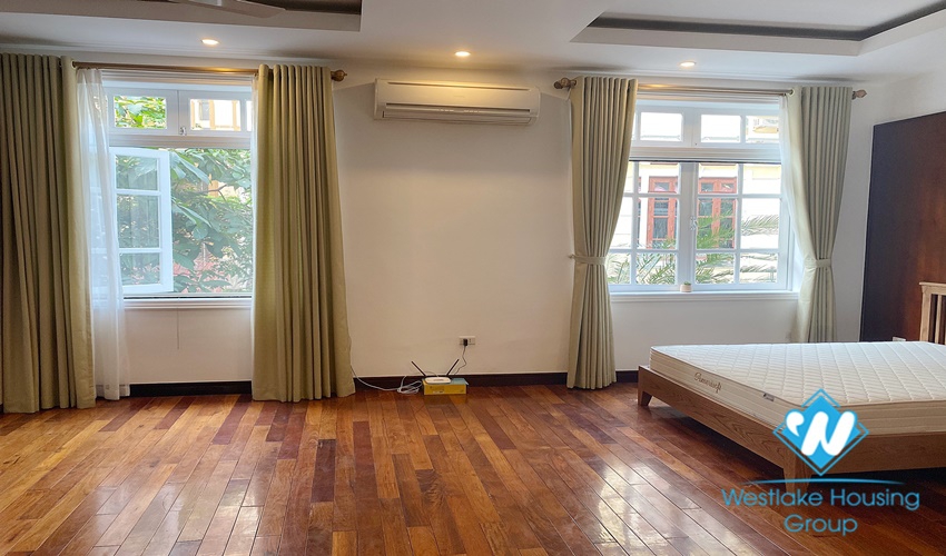 The renovating 4-bedrooms house in C block, walking distance to UNIS was buil